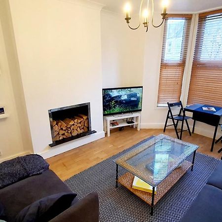 Lovely 2 Bedroom Period Garden Flat. Лондон Екстериор снимка