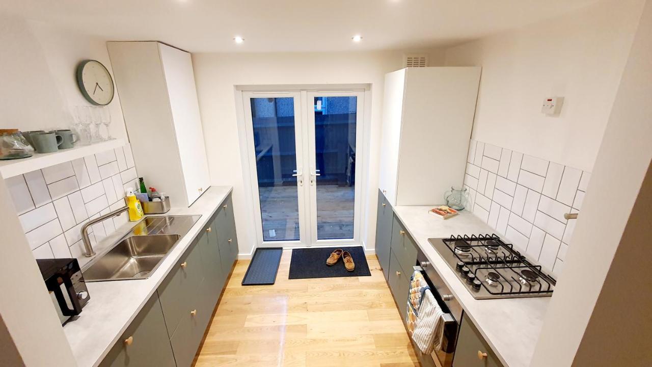 Lovely 2 Bedroom Period Garden Flat. Лондон Екстериор снимка