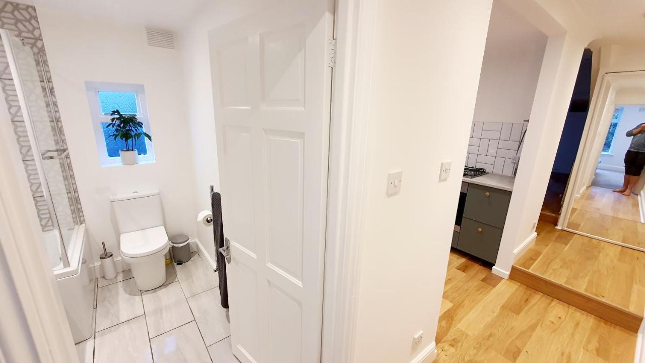 Lovely 2 Bedroom Period Garden Flat. Лондон Екстериор снимка
