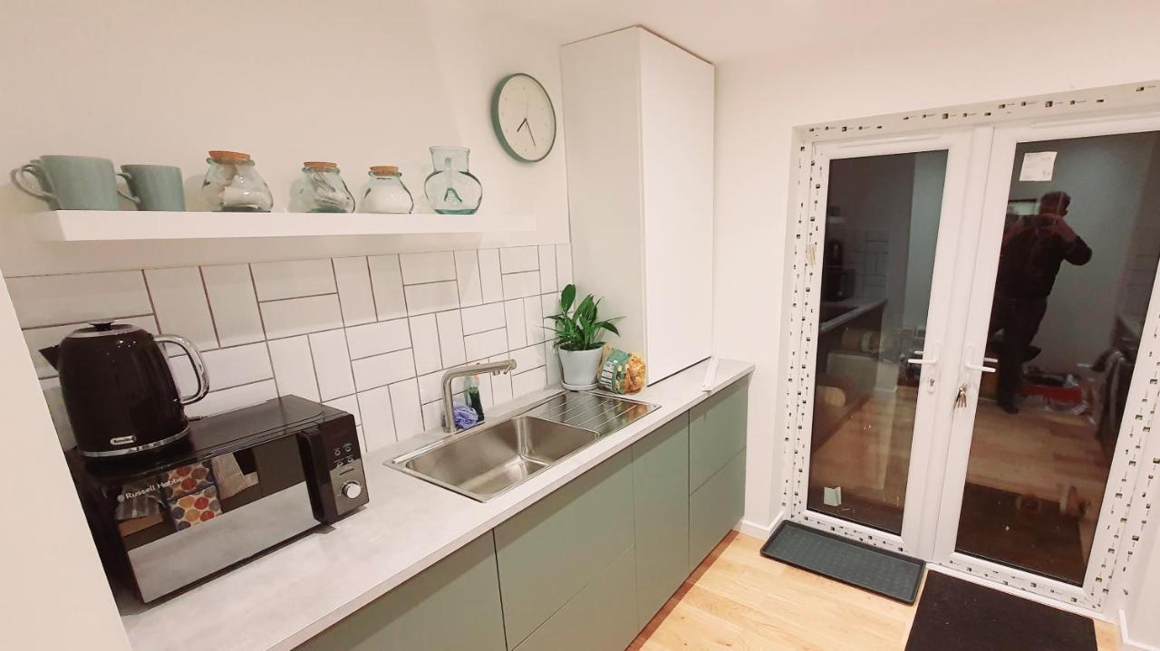 Lovely 2 Bedroom Period Garden Flat. Лондон Екстериор снимка